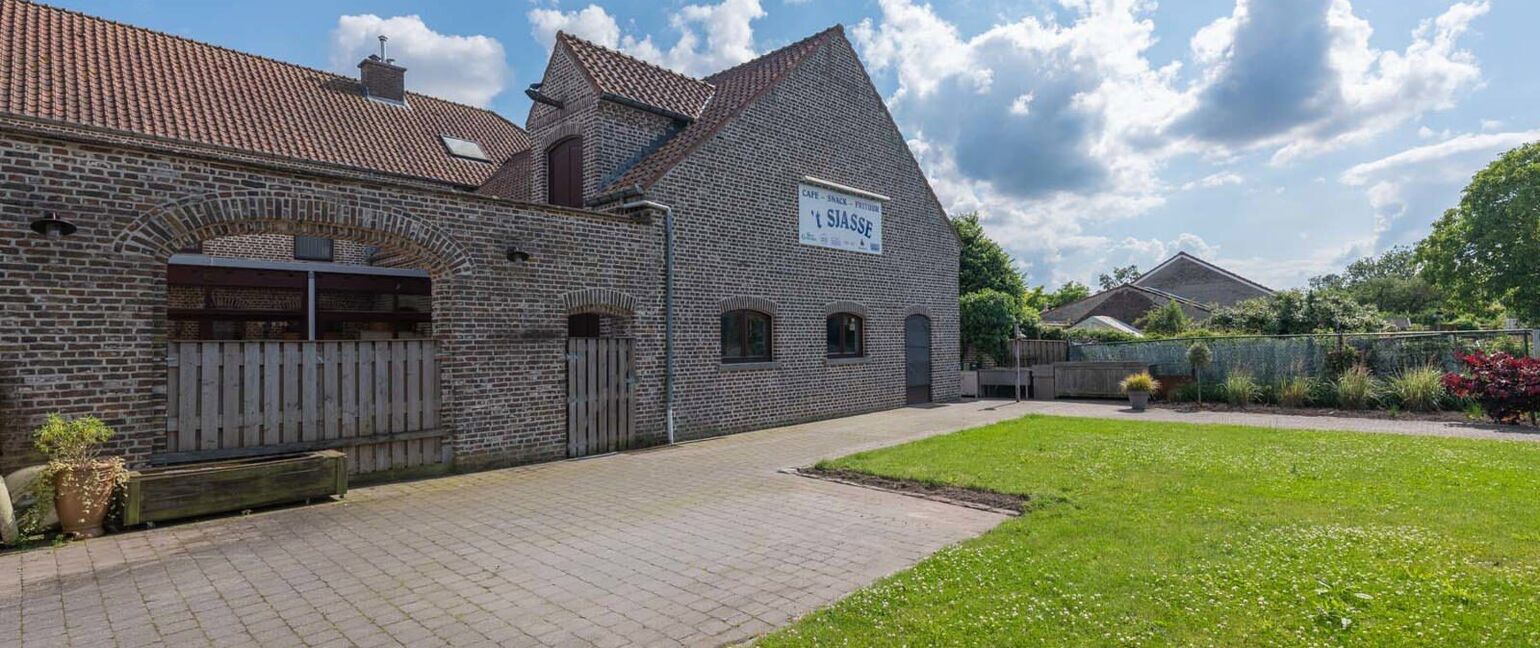 Gebouw voor gemengd gebruik te koop in Bree