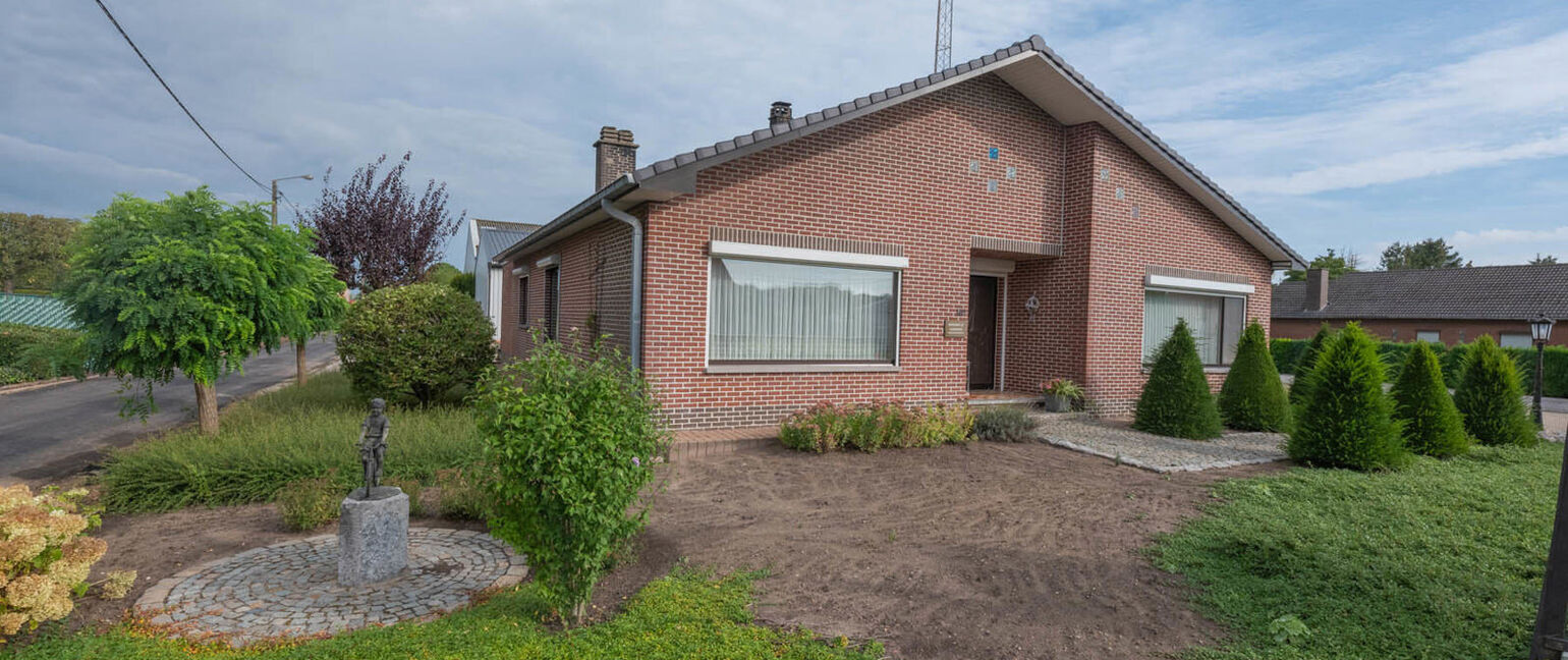 Gebouw voor gemengd gebruik te koop in Oudsbergen