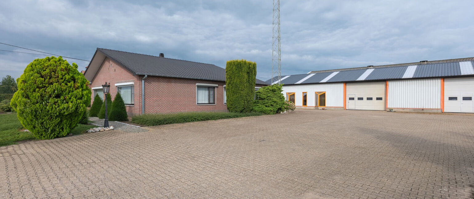 Gebouw voor gemengd gebruik te koop in Oudsbergen