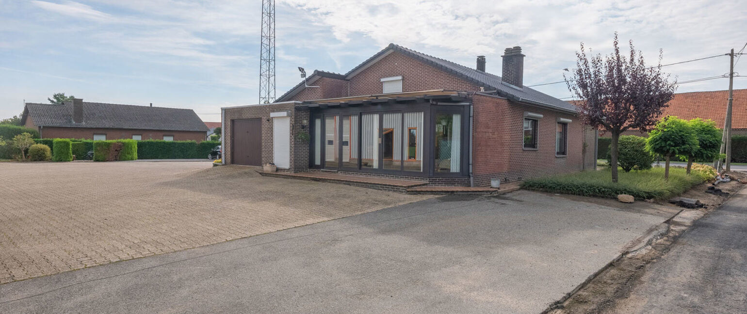 Gebouw voor gemengd gebruik te koop in Oudsbergen