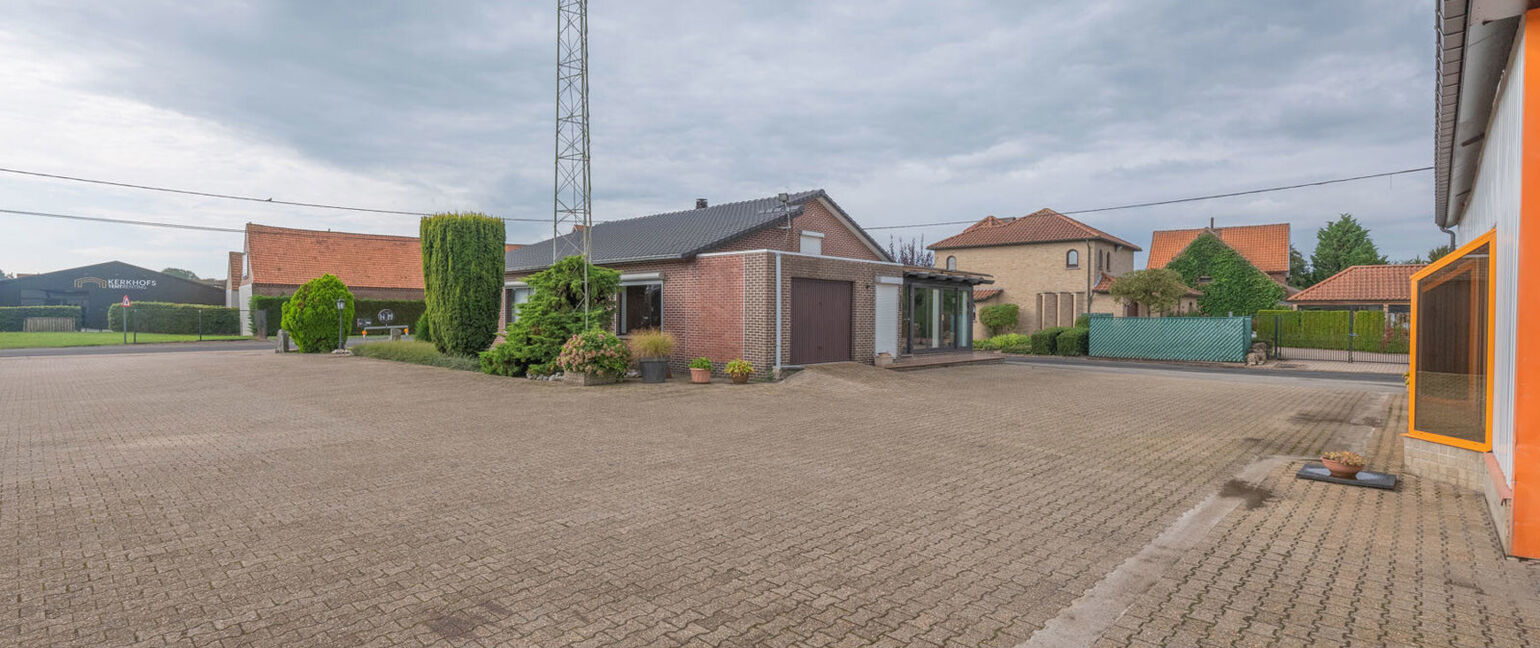 Gebouw voor gemengd gebruik te koop in Oudsbergen