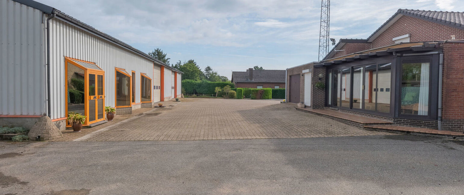 Gebouw voor gemengd gebruik te koop in Oudsbergen