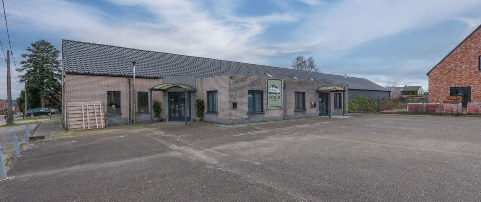 Gebouw voor gemengd gebruik te koop in Oudsbergen