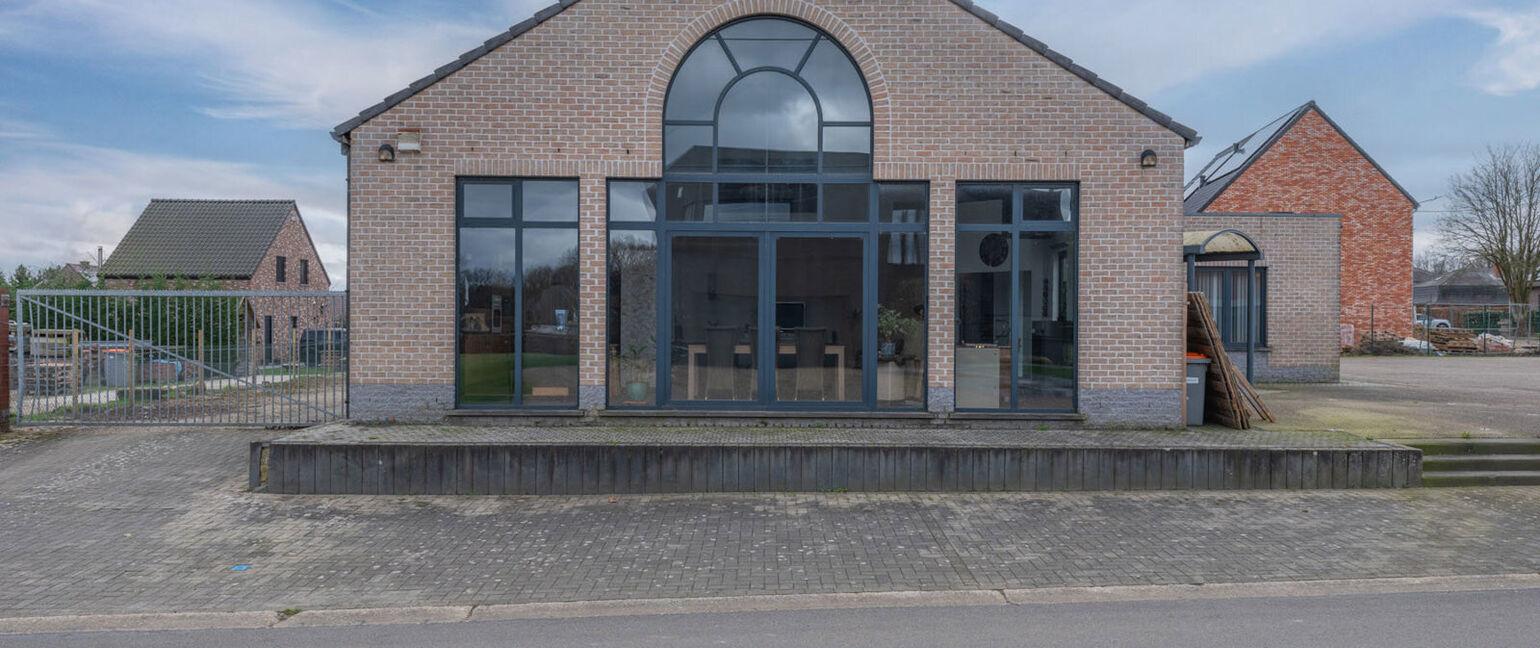 Gebouw voor gemengd gebruik te koop in Oudsbergen